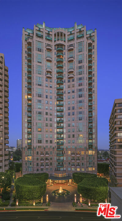 10580 Wilshire Boulevard, Los Angeles CA: https://media.crmls.org/mediaz/7c325801-7df4-4924-b3d5-ef95041427b3.jpg