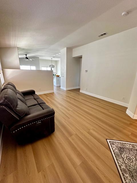 Detail Gallery Image 9 of 19 For 44647 Brentwood Place, Temecula,  CA 92592 - 3 Beds | 2 Baths