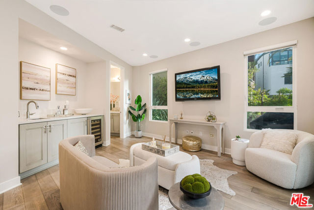 5929 Coral Place, Playa Vista CA: https://media.crmls.org/mediaz/7c33b532-3d9f-4dcf-8827-21c46b1cb194.jpg