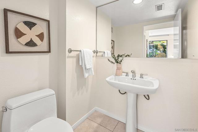 6338 Caminito Del Pastel, San Diego CA: https://media.crmls.org/mediaz/7c3427d2-07ff-40df-89e9-c78770be5146.jpg