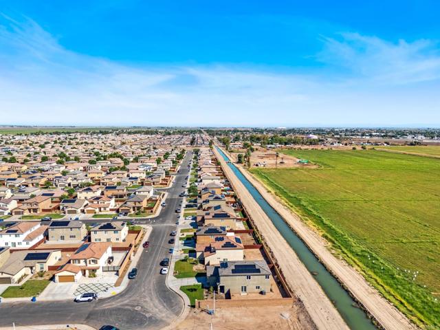 2504 Vista Del Mar Lane, Imperial CA: https://media.crmls.org/mediaz/7c34916a-9d30-4468-9356-d00e807b2825.jpg