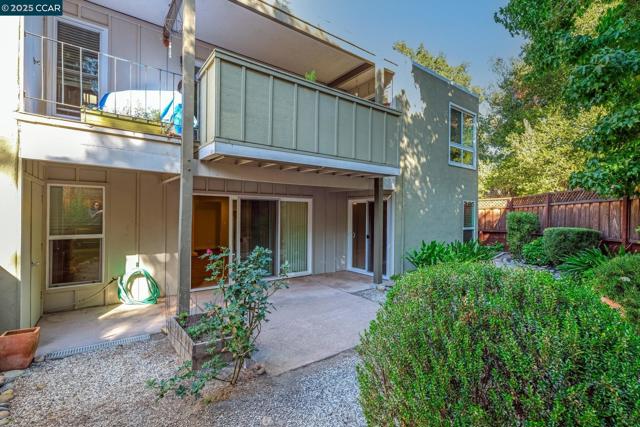 651 Moraga Rd, Moraga CA: https://media.crmls.org/mediaz/7c34ec75-1981-479a-b4c4-1aa2d4ce3f20.jpg
