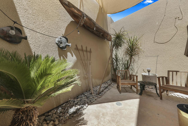 141 Lake Shore Drive, Rancho Mirage CA: https://media.crmls.org/mediaz/7c35218b-3174-4447-9a12-4a0fc38772c3.jpg