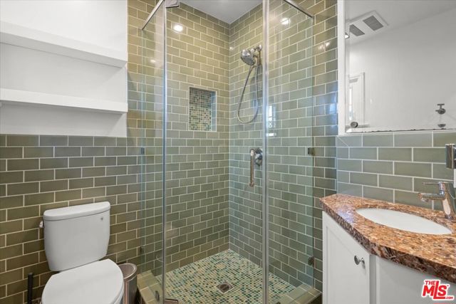 6233 W 6th Street, Los Angeles CA: https://media.crmls.org/mediaz/7c354ad9-c132-4bf2-9caa-f6560451066e.jpg