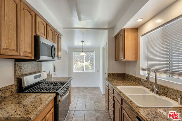 22125 Costanso Street, Woodland Hills CA: https://media.crmls.org/mediaz/7c355a49-77d8-434e-ad29-0e5509bcfec0.jpg
