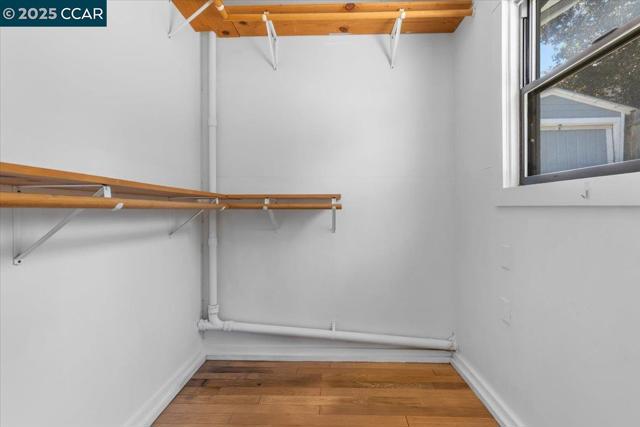 8041 Winthrope St, Oakland CA: https://media.crmls.org/mediaz/7c35733e-fed8-4451-b4ef-b3987831e20d.jpg
