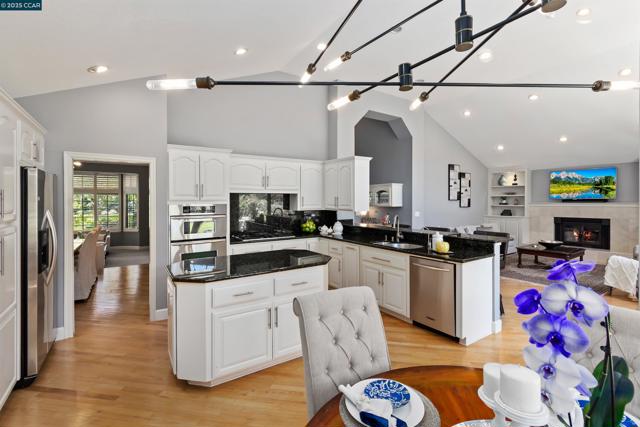 3100 Fox Creek Dr, Danville CA: https://media.crmls.org/mediaz/7c35abc1-ec4d-44a7-974d-4c61b9e66dad.jpg