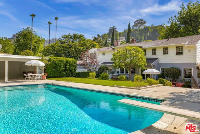 3734 Longridge Avenue, Sherman Oaks CA: https://media.crmls.org/mediaz/7c35b3eb-4329-4f99-8f9c-f611319e538c.jpg