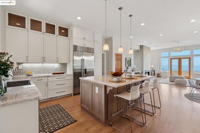 16032 Broadway Ter, Oakland CA: https://media.crmls.org/mediaz/7c35c39e-8051-4407-8b11-abaca908ee5c.jpg