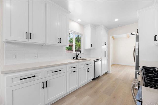 Detail Gallery Image 8 of 38 For 4042 Las Casas Ave, Claremont,  CA 91711 - 3 Beds | 2/1 Baths