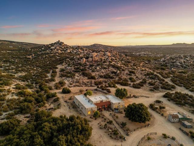 40760 Old Highway 80, Boulevard CA: https://media.crmls.org/mediaz/7c3692f9-f73f-452d-b43f-475c7d218bf6.jpg