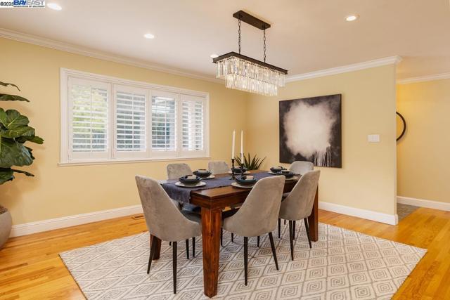 10 Easton Ct, Orinda CA: https://media.crmls.org/mediaz/7c36b813-fb48-4250-b8f8-68afc26ec122.jpg