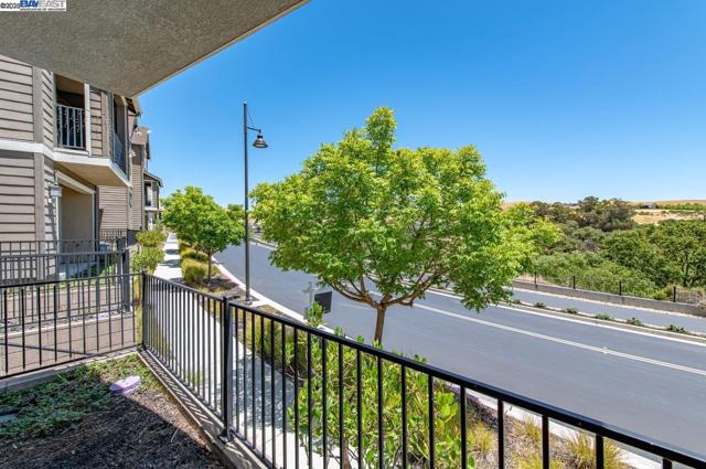 7018 Stags Leap Ln, Dublin CA: https://media.crmls.org/mediaz/7c36ea5f-b390-4010-a944-289d78feabe4.jpg