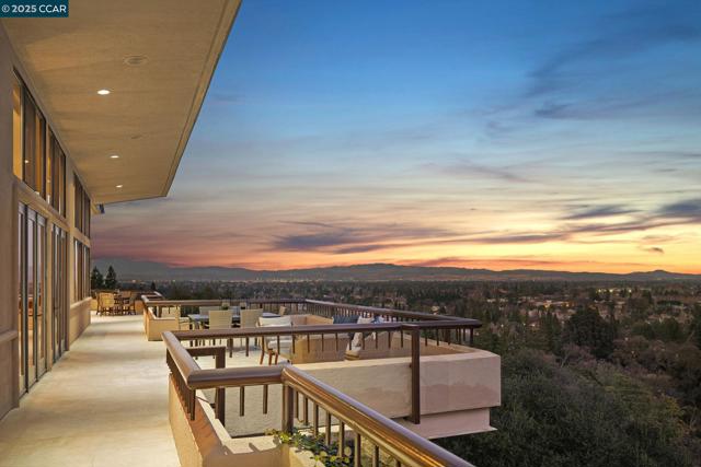 21 Deer Oaks Ct, Pleasanton CA: https://media.crmls.org/mediaz/7c370840-82a7-493c-a258-ca5e1ebe24a5.jpg