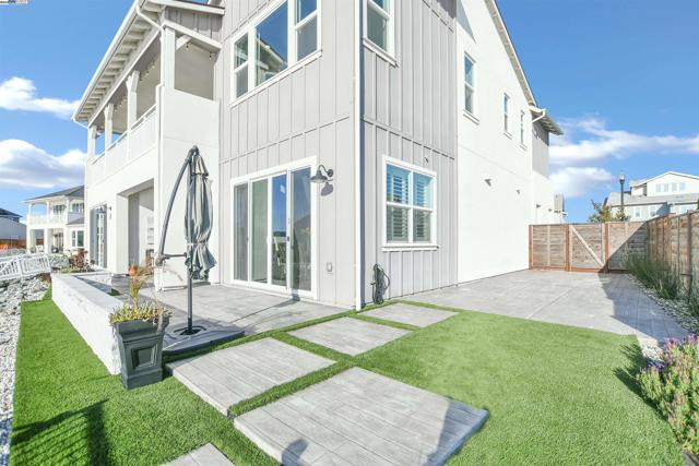 30 Grey Whale Pl, Bethel Island CA: https://media.crmls.org/mediaz/7c370a94-1247-4274-820f-1facbd581f52.jpg