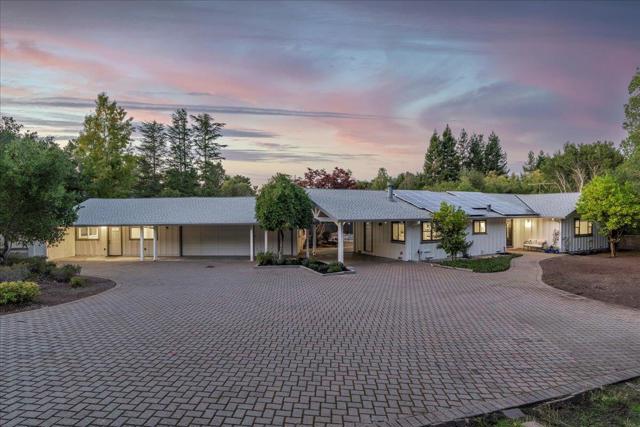 12272 Windsor Court, Los Altos Hills CA: https://media.crmls.org/mediaz/7c371226-5104-4ef1-9666-aae2c5762e11.jpg