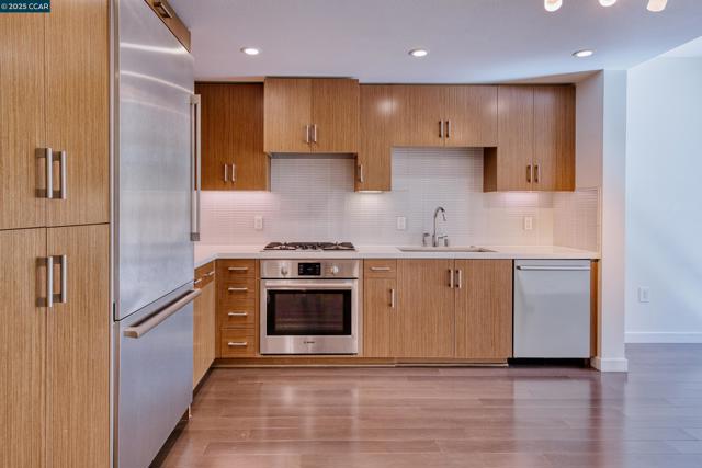 2655 Bush, San Francisco CA: https://media.crmls.org/mediaz/7c372ce2-263e-4e39-9590-4498bdfe2f98.jpg