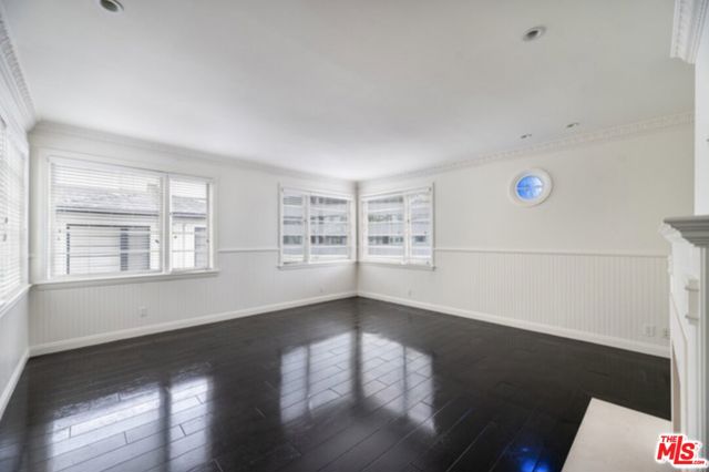 9243 Doheny Road, West Hollywood CA: https://media.crmls.org/mediaz/7c3731dd-7e5a-4bf3-8c02-0f90b32c860b.jpg