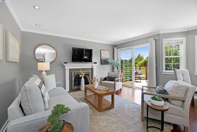 24948 Campus Dr, Hayward CA: https://media.crmls.org/mediaz/7c382031-4b20-4ef9-b696-92c804d502fe.jpg