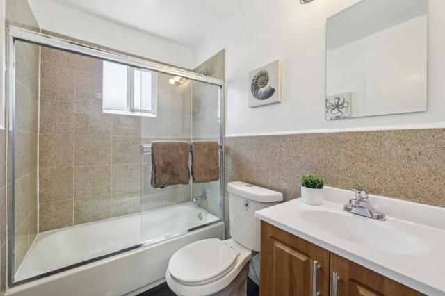 318 Saint Francis Boulevard, Daly City CA: https://media.crmls.org/mediaz/7c384752-8606-41e0-954e-38977e82f981.jpg