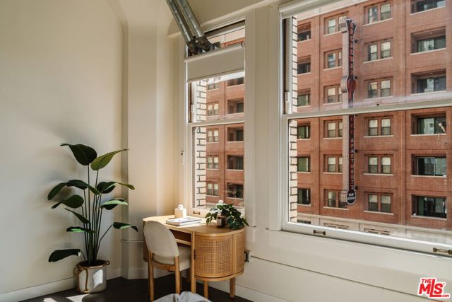 939 S Broadway, Los Angeles CA: https://media.crmls.org/mediaz/7c385625-58ba-41f1-8fbc-1088bbe84976.jpg