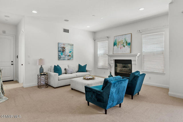 4014 Caribbean Street, Oxnard CA: https://media.crmls.org/mediaz/7c38792e-1535-424f-9940-de6bdb8d99f8.jpg