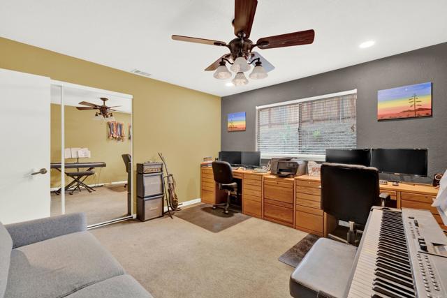 11152 Toyon Hill, Lakeside CA: https://media.crmls.org/mediaz/7c38a08d-dbf7-467f-a33f-c51c003c84d2.jpg