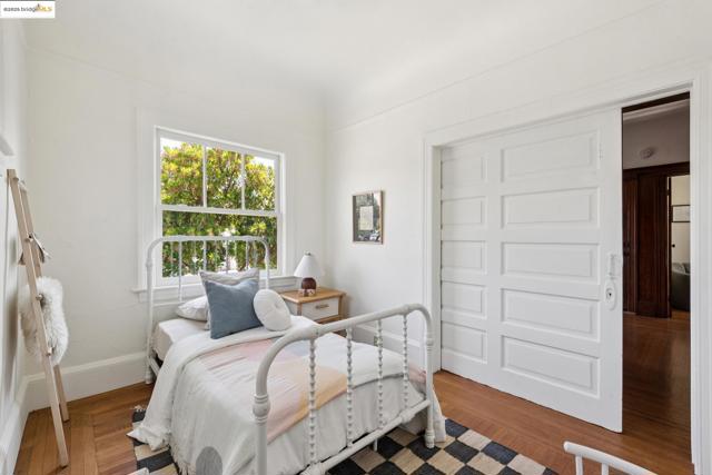 6521 Herzog St, Oakland CA: https://media.crmls.org/mediaz/7c38efed-37a7-47ea-a6cd-cf8d09fbfbe9.jpg