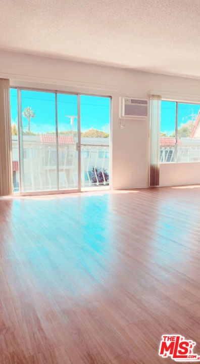 11081 ROSE Avenue #10