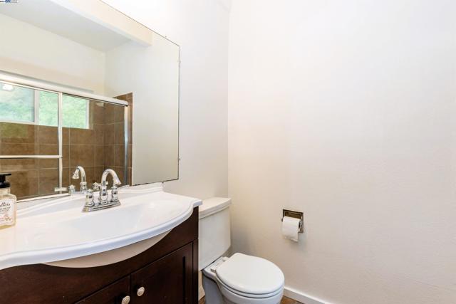 Image 30 of 37 For 3888 Delmont Ave.