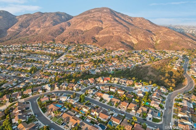 7270 Rondel CT, San Diego CA: https://media.crmls.org/mediaz/7c395c1b-e004-4e98-9cf3-4e8764c8b98c.jpg