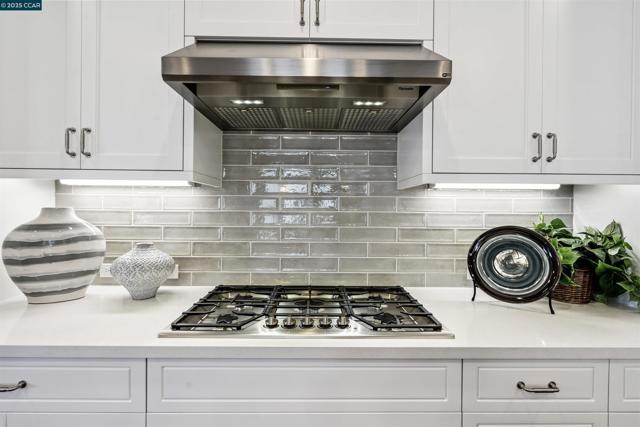 20 Woodbury Highlands Court, Lafayette CA: https://media.crmls.org/mediaz/7c39bb92-24a5-4994-a009-910d18b32261.jpg