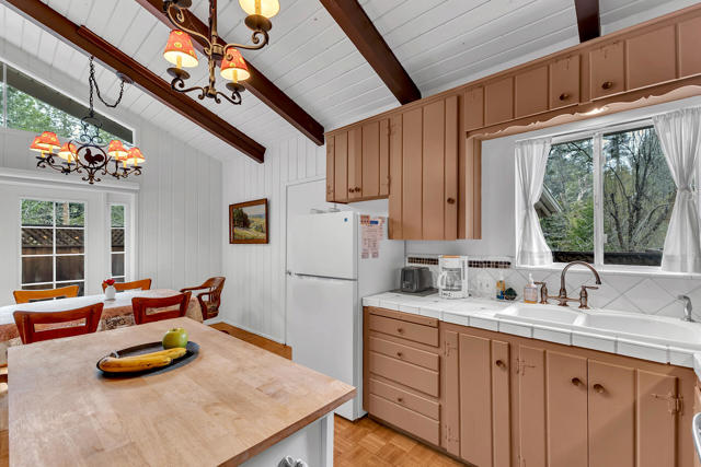 54640 Marian View Drive, Idyllwild CA: https://media.crmls.org/mediaz/7c3a0b38-227c-4a8e-ae61-9767f995446e.jpg