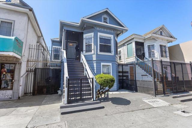 1539 International Blvd, Oakland CA: https://media.crmls.org/mediaz/7c3a266e-6123-4c05-b82f-9fc96f05ef17.jpg