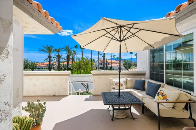 291 Vista Royale W Circle, Palm Desert CA: https://media.crmls.org/mediaz/7c3a4650-5adb-46cc-8767-446ab5ffe85b.jpg