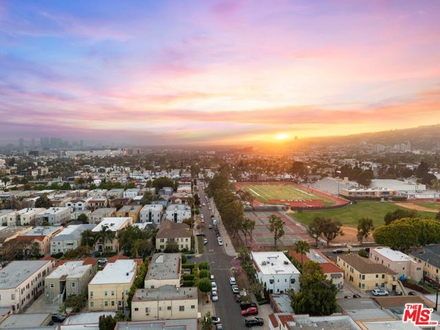 500 N Genesee Avenue, Los Angeles CA: https://media.crmls.org/mediaz/7c3a6585-8cdb-4764-8b5c-e7764bb49280.jpg