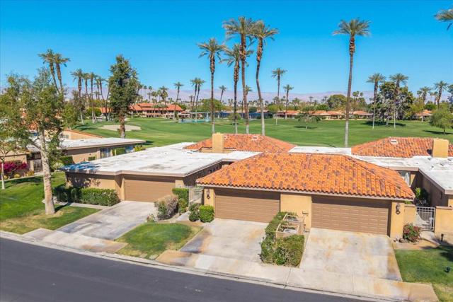 43 Sunrise Drive, Rancho Mirage CA: https://media.crmls.org/mediaz/7c3aa601-07f0-4efb-8f28-bad40e8795cd.jpg
