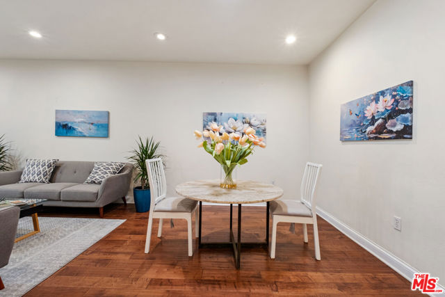 12975 Agustin Place, Playa Vista CA: https://media.crmls.org/mediaz/7c3ac265-e434-42d3-9051-3b84fe206c37.jpg