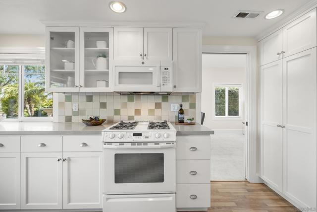 1910 Vineyard Avenue, Vista CA: https://media.crmls.org/mediaz/7c3adb54-2699-4bc5-8fd3-e7f8040db9e6.jpg