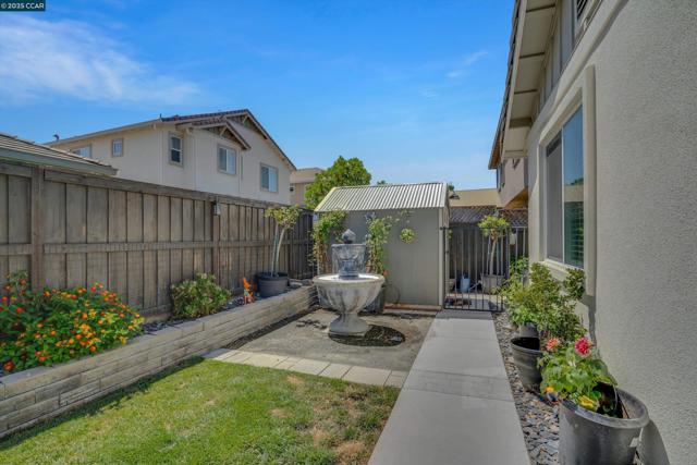 901 Goldfinch Cir, Vacaville CA: https://media.crmls.org/mediaz/7c3b8d3d-e8da-400a-9d12-b02b9318e5b5.jpg