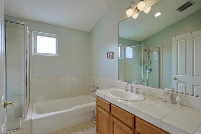 638 Margarita Ave, Coronado CA: https://media.crmls.org/mediaz/7c3b8f76-cd57-4163-95d8-9f0ebee2bb07.jpg