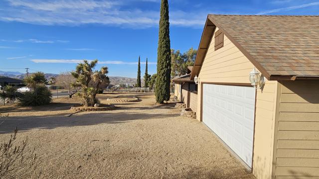 8199 Palomar Avenue, Yucca Valley CA: https://media.crmls.org/mediaz/7c3bf8ba-8985-43aa-b1fb-edba4350ac72.jpg