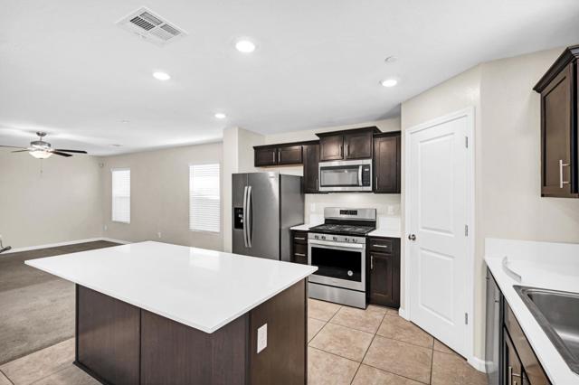 274 White Rim Court, Merced CA: https://media.crmls.org/mediaz/7c3c4220-3f7b-4dea-9a80-ce5615df8462.jpg