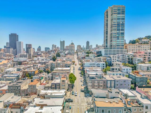 806810 Union Street, San Francisco CA: https://media.crmls.org/mediaz/7c3cb31b-d6e4-4332-ab79-8cd9be1ac070.jpg