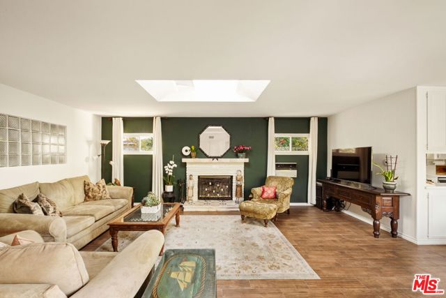 5940 Varna Avenue, Valley Glen CA: https://media.crmls.org/mediaz/7c3dce77-4ca9-4788-948f-8cb6b837e9ae.jpg