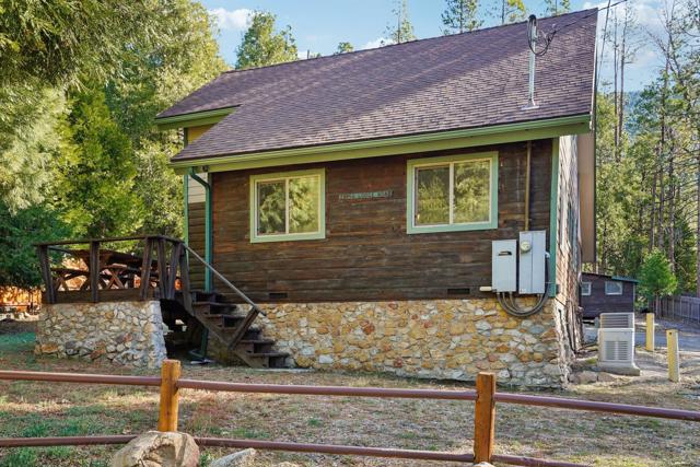 25140 Lodge Road, Idyllwild CA: https://media.crmls.org/mediaz/7c3dd2be-0661-4316-8768-c20a94fb48c8.jpg