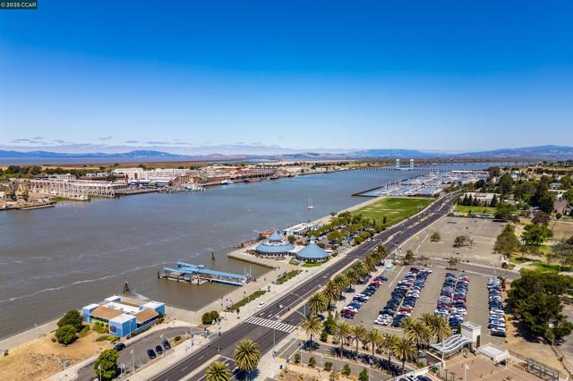 171 Nantucket Ln, Vallejo CA: https://media.crmls.org/mediaz/7c3df230-01c5-47fe-b1f5-3a65e3b0e303.jpg