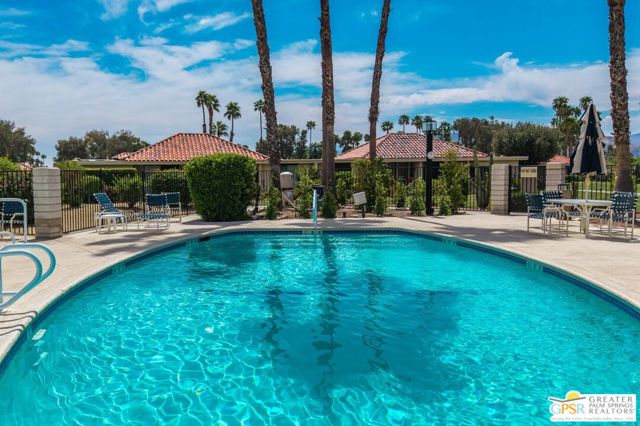 733 N Via Acapulco, Palm Springs CA: https://media.crmls.org/mediaz/7c3df55e-4989-48b7-a17b-c7d8a879295a.jpg