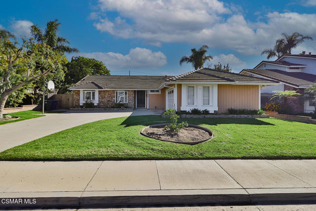 160 Cottage Grove Avenue, Camarillo CA: https://media.crmls.org/mediaz/7c3e34ac-72fa-4c19-9c1f-bfb13f5638bf.jpg