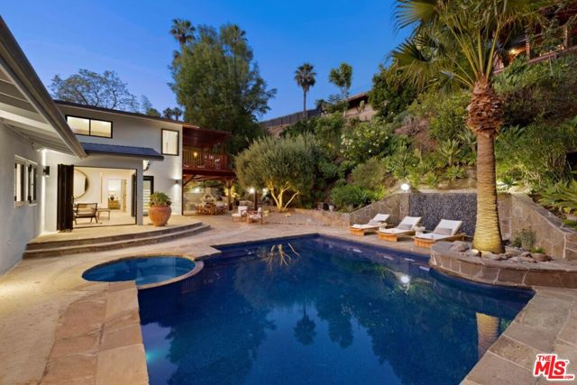 2716 Laurel Pass / Bypass, Los Angeles CA: https://media.crmls.org/mediaz/7c3f215c-711b-467b-bbae-78b513f4e918.jpg